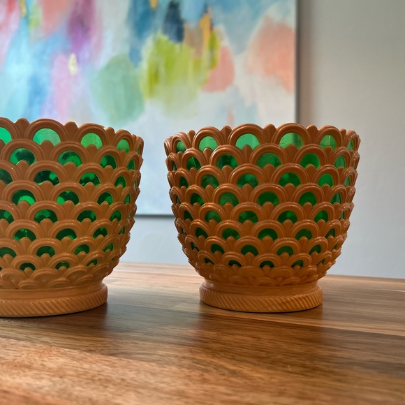 Regaline Plastic Lattice Mid Century Planter Footed Flower Pot with Green Insert - Picture 1 of 8